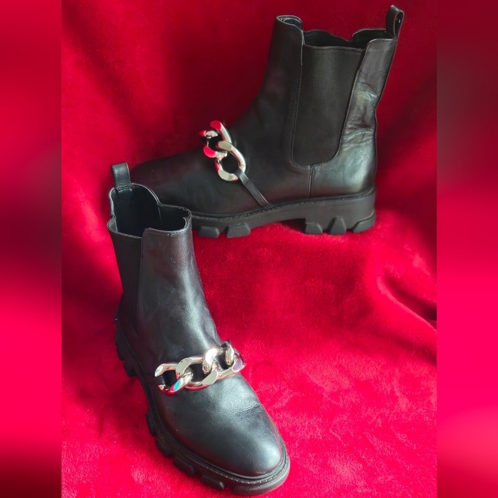 Michael Kors Scarlett Black Leather Ankle Boots w/Silver Chain Accents- Size 7.5
